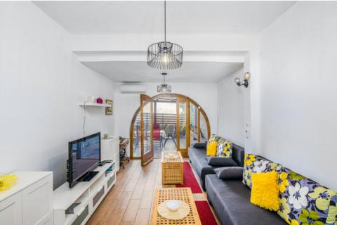 Krk - Pinezići, Krk, kamena kuća 150 m2 s bazenom i jacuzzijem