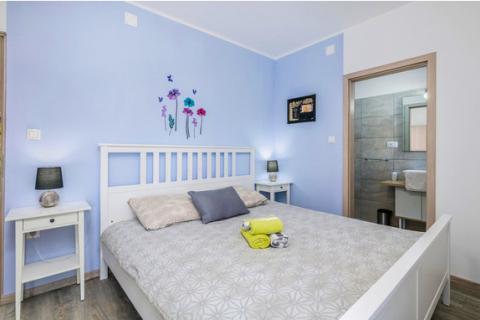 Krk - Pinezići, Krk, kamena kuća 150 m2 s bazenom i jacuzzijem