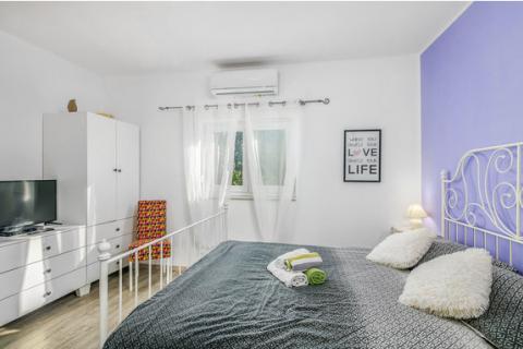 Krk - Pinezići, Krk, kamena kuća 150 m2 s bazenom i jacuzzijem