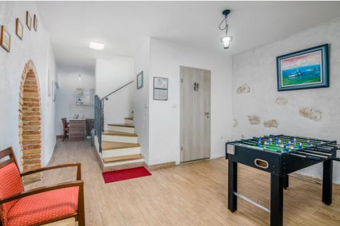 Krk - Pinezići, Krk, kamena kuća 150 m2 s bazenom i jacuzzijem