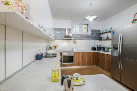 Krk - Pinezići, Krk, kamena kuća 150 m2 s bazenom i jacuzzijem