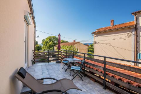 Krk - Pinezići, Krk, kamena kuća 150 m2 s bazenom i jacuzzijem