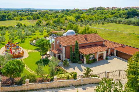 ISTRA, PULA - Fantastična villa 550 m2 s pogledom na more