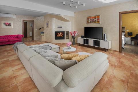 ISTRA, PULA - Fantastična villa 550 m2 s pogledom na more