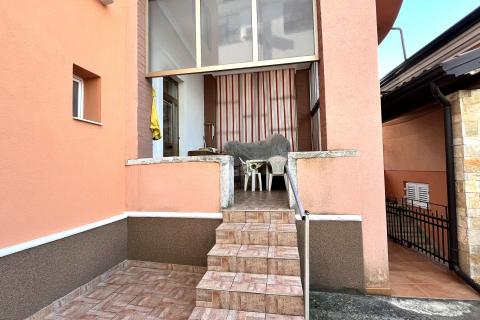 Istria, Umag Punta, spacious apartment first row to the sea