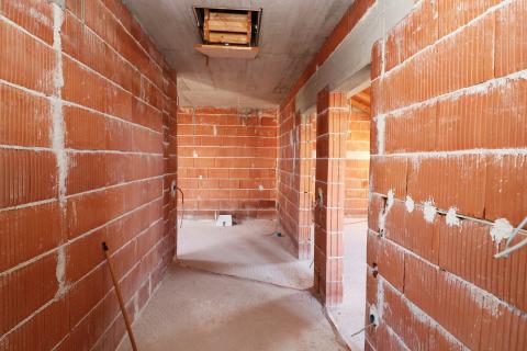 POREČ-stan na 2.katu, ključ u ruke