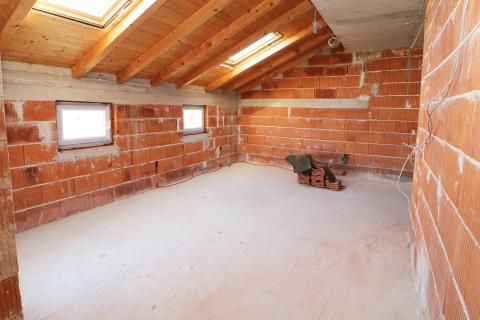 POREČ-stan na 2.katu, ključ u ruke