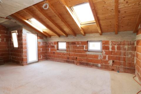 POREČ-stan na 2.katu, ključ u ruke