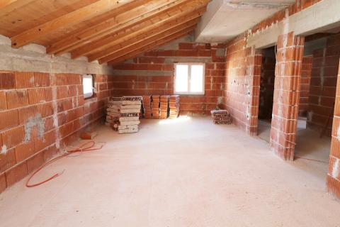 POREČ-stan na 2.katu, ključ u ruke