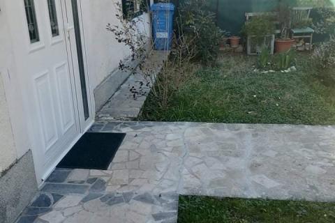 Poreč, stan od 68 m2 sa vrtom na lijepoj lokaciji