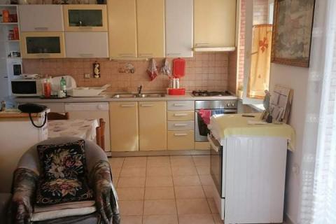 Poreč, stan od 68 m2 sa vrtom na lijepoj lokaciji