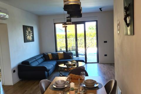 Istra, Poreč okolica, stan u prizemlju s bazenom