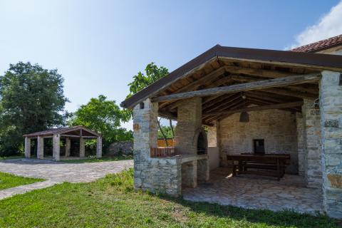 Istra,Barban,kamena vila sa bazenom na imanju od 17500m2 