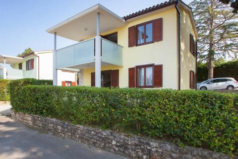 Istra, Novigrad, okolica, kuća 130 udaljena od mora