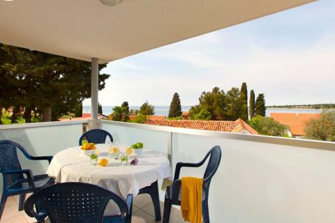 Istra, Novigrad, okolica, kuća 130 udaljena od mora