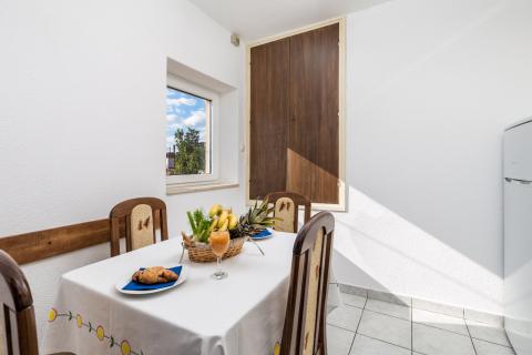 Novi Vinodolski, kuća 150 metara od mora