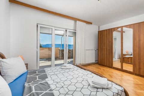 Novi Vinodolski, kuća 150 metara od mora