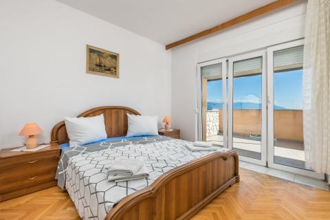 Novi Vinodolski, kuća 150 metara od mora