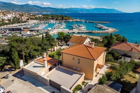 Novi Vinodolski, kuća 150 metara od mora