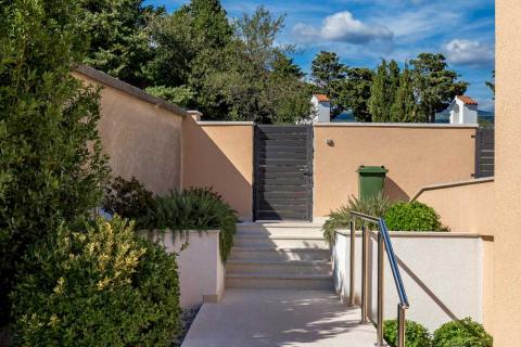 Novi Vinodolski, kuća 150 metara od mora