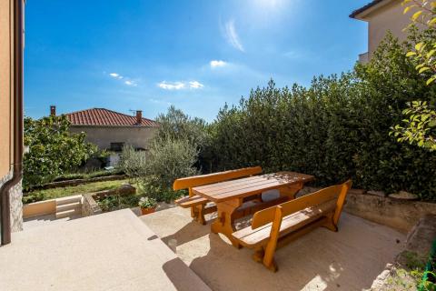 Novi Vinodolski, kuća 150 metara od mora