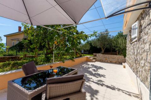 Novi Vinodolski, kuća 150 metara od mora