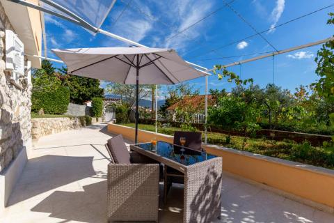 Novi Vinodolski, kuća 150 metara od mora