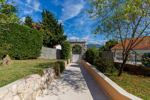 Novi Vinodolski, kuća 150 metara od mora