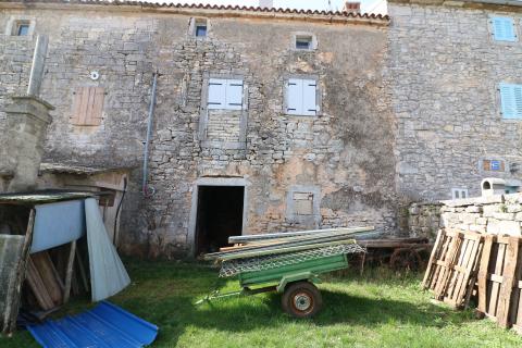 VIŠNJAN-renovirana kamena kuća