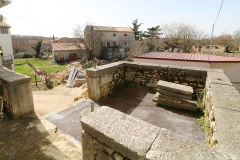 VIŠNJAN-renovirana kamena kuća