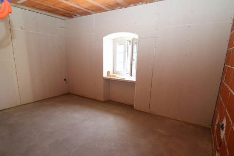 VIŠNJAN-renovirana kamena kuća