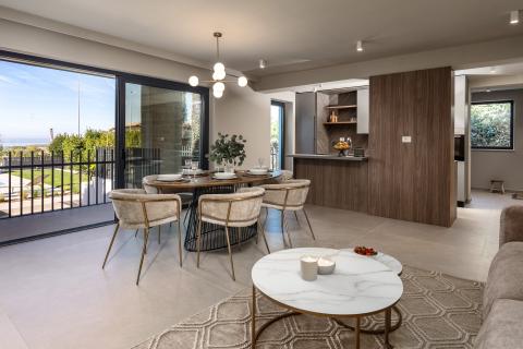 Istra, Poreč - moderna novogradnja sa bazenom i tri stambene jedinice