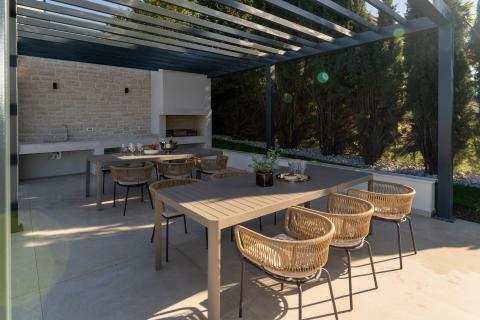 Istra, Poreč - moderna novogradnja sa bazenom i tri stambene jedinice