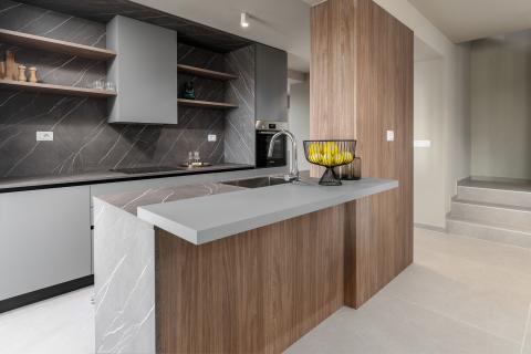 Istra, Poreč - moderna novogradnja sa bazenom i tri stambene jedinice