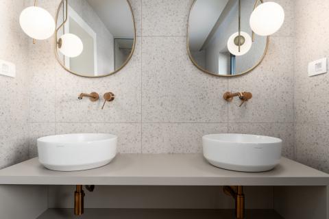 Istra, Poreč - moderna novogradnja sa bazenom i tri stambene jedinice