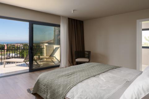 Istra, Poreč - moderna novogradnja sa bazenom i tri stambene jedinice