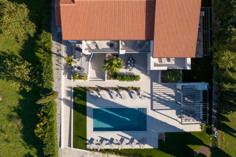 Istra, Poreč - moderna novogradnja sa bazenom i tri stambene jedinice