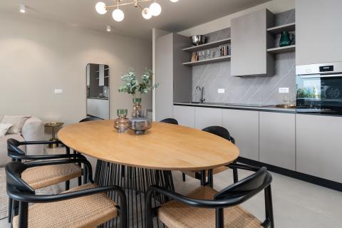 Istra, Poreč - moderna novogradnja sa bazenom i tri stambene jedinice