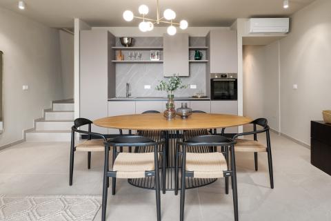 Istra, Poreč - moderna novogradnja sa bazenom i tri stambene jedinice