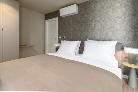 Istra, Poreč - moderna novogradnja sa bazenom i tri stambene jedinice