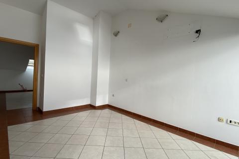 Novi Vinodolski - apartman s balkonom 200m do mora