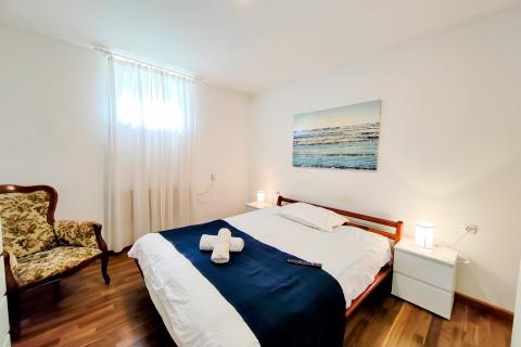 OTOK KRK,OMIŠALJ-villa sa dva stana i bazenom