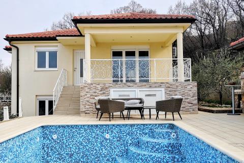 OTOK KRK,OMIŠALJ-villa sa dva stana i bazenom