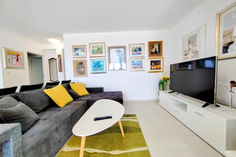 OTOK KRK,OMIŠALJ-villa sa dva stana i bazenom