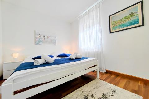 OTOK KRK,OMIŠALJ-villa sa dva stana i bazenom