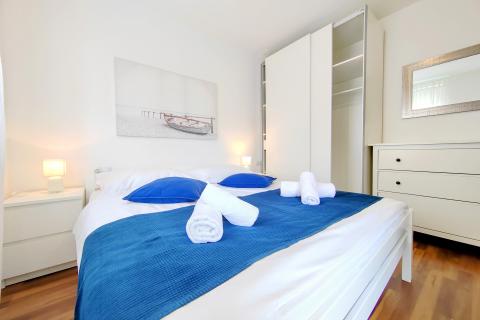 OTOK KRK,OMIŠALJ-villa sa dva stana i bazenom