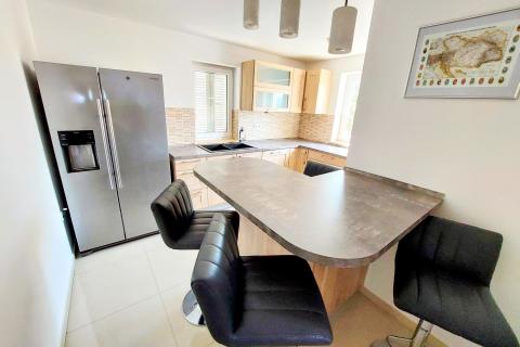 OTOK KRK,MALINSKA-prekrasan dvoetažni stan