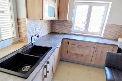 OTOK KRK,MALINSKA-prekrasan dvoetažni stan