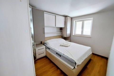 OTOK KRK,MALINSKA-prekrasan dvoetažni stan