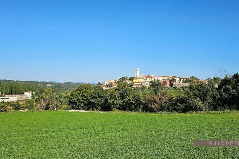 Земельный участок строительного назначения Oprtalj, 900m2